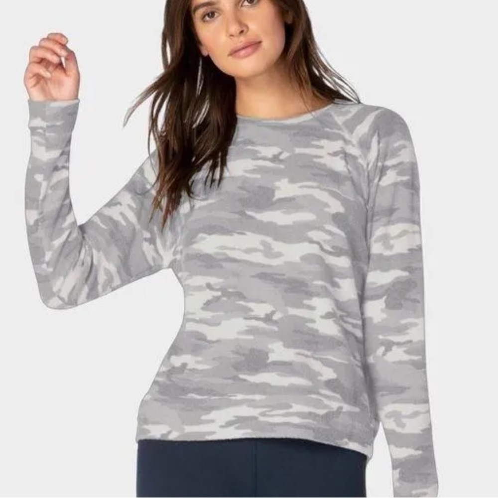 BEYOND YOGA HACCI RAGLAN CREWNECK SWEATSHIRT IN GRAY CAMO - Size Small